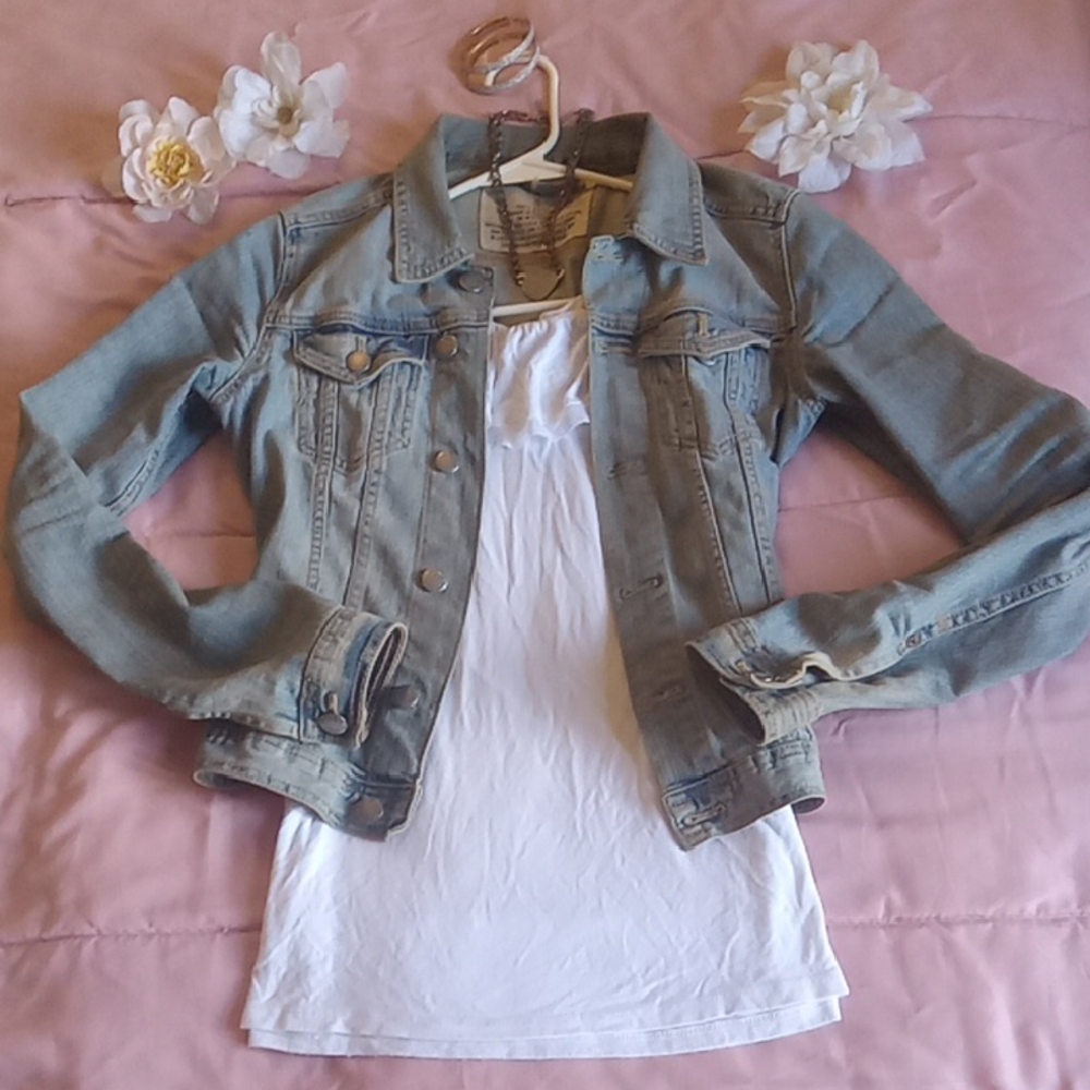 White Ruffle Neckline Top - Picture 3 of 13